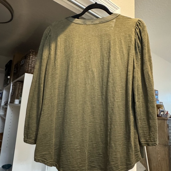 Green 3/4 Sleeve Blouse - Picture 4 of 6